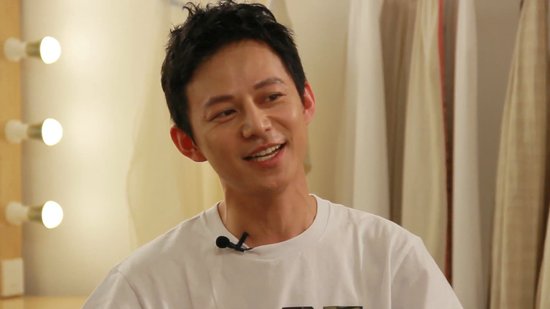 何炅谢娜《幸福男女》破例合体 阿雅秀复古默剧