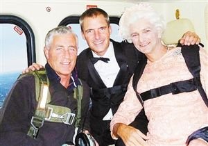 英国伦敦奥运会扮007入场特技演员跳伞身亡