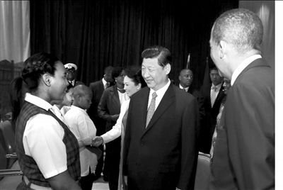 习近平和彭丽媛会见特多中学生代表。