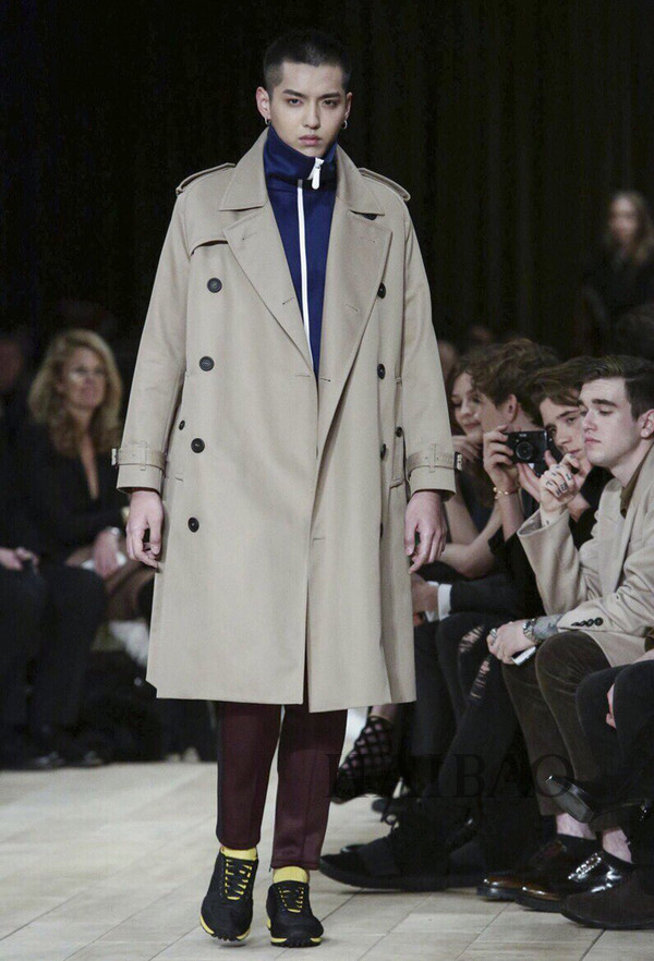 ෲ (Burberry) T̨Ů