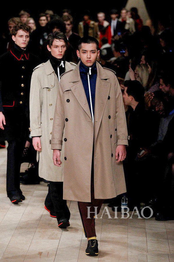 ෲ (Burberry) T̨Ů