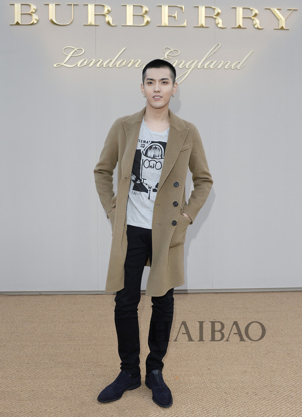 ෲ಩ (Burberry) 㳡