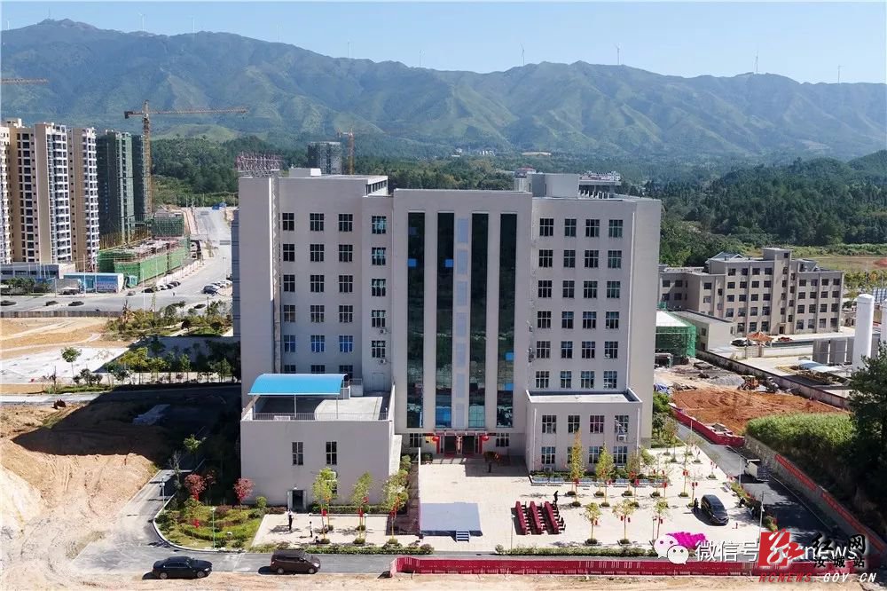 我县健康养老服务中心正式投入使用