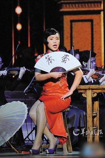 龚琳娜月余唱红五神曲 自称是个垃圾箱让人快乐